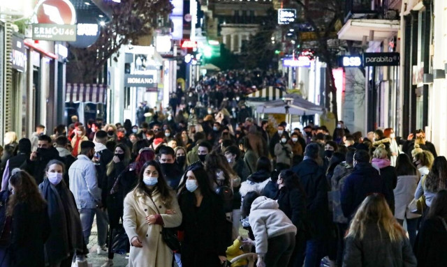 Τζανάκης στο Newsbomb: Η πορεία των κρουσμάτων ως τα Χριστούγεννα –Αύξηση θανάτων και διασωληνωμένων