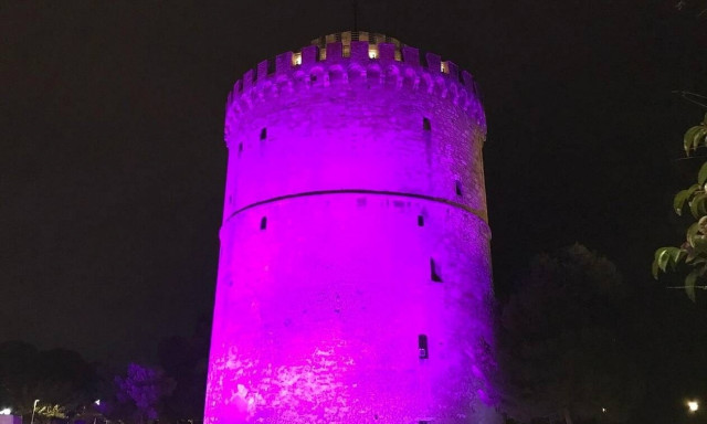 Θεσσαλονίκη: Στα μωβ ο Λευκός Πύργος για τα παιδιά που γεννιούνται πρόωρα