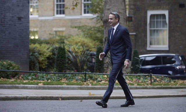 Μητσοτάκης Financial Times Γλυπτά