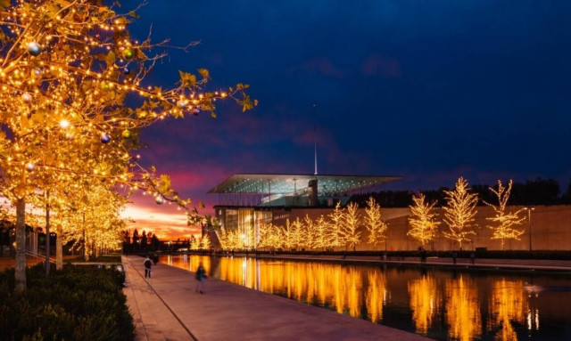 Το Κέντρο Πολιτισμού Ίδρυμα Σταύρος Νιάρχος ετοιμάζεται να φορέσει τα γιορτινά του