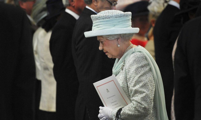 Νέα εποχή στο Παλάτι: Οι «7 υπέροχοι» που αναλαμβάνουν καθήκοντα όσο η Ελισάβετ απέχει