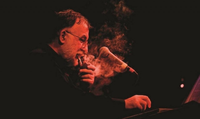 Θάνος Μικρούτσικος: Τα βασανιστήρια και το ξύλο μετά την εξέγερση του Πολυτεχνείου