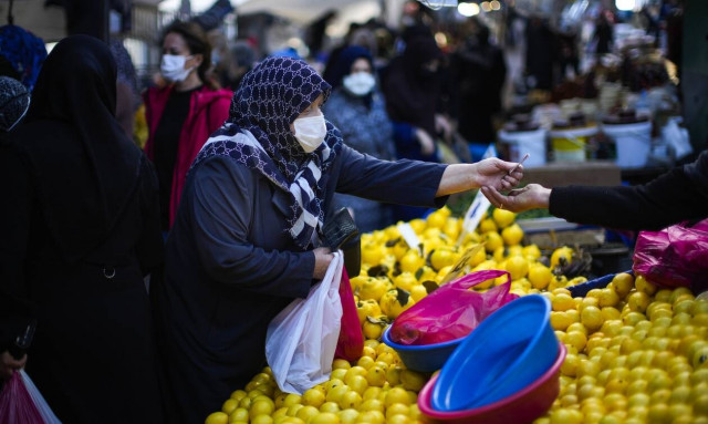Τουρκία: Η λίρα βυθίζεται, η φτώχεια αυξάνεται και ο Ερντογάν...το χαβά του-«Συνεχίζουμε με αφθονία»
