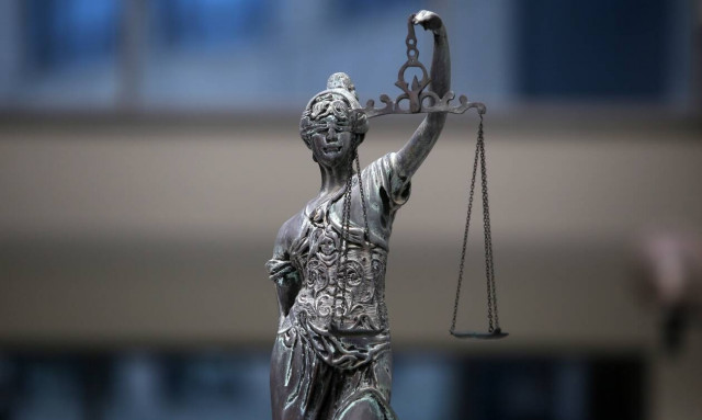 Fake news για πανδημία: Η σύλληψη δικηγόρου και οι ανοιχτές δικογραφίες για διασπορά ψευδών ειδήσεων