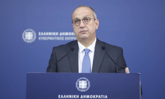 Γιάννης Οικονόμου στην ενημέρωση των πολιτικών συντακτών