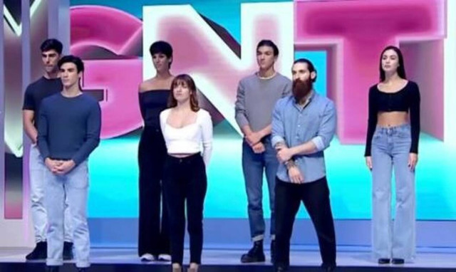 Ξέφυγε η κατάσταση στο GNTM: Παίκτες ξύπνησαν γυμvοί στο ίδιο κρεβάτι (Pic)
