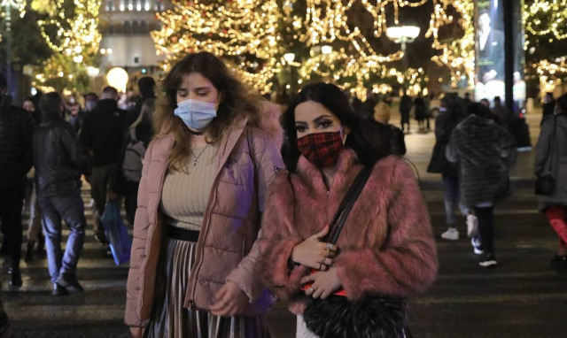 Κρούσματα σήμερα: 7.317 νέα - 63 θάνατοι και 556 διασωληνωμένοι