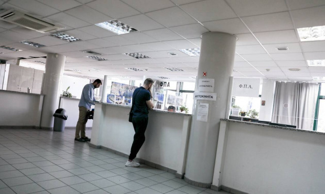 Νέα μέτρα: Οι αλλαγές στο Δημόσιο - Πώς θα πηγαίνουν στις δουλειές τους οι εργαζόμενοι