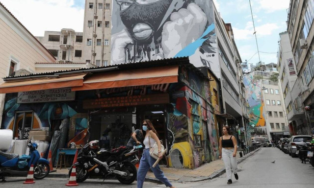 Greece confirms 7,805 new coronavirus infections on Friday, 91 deaths; 575 in ICUs