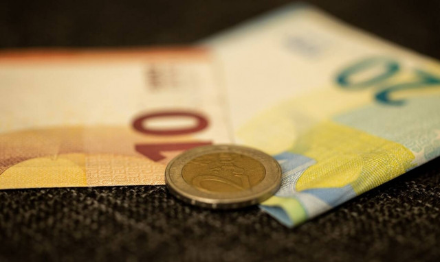 Κατώτατος μισθός: Διπλή αύξηση το 2022 - Ποιοι εργαζόμενοι θα πάρουν τα περισσότερα