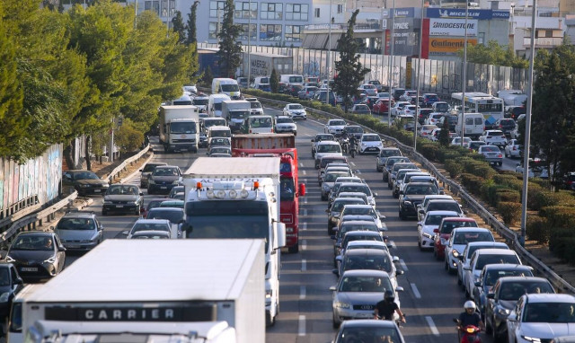 Κίνηση: Μεγάλη ταλαιπωρία και στα δύο ρεύματα του Κηφισού – Πού αλλού υπάρχουν προβλήματα