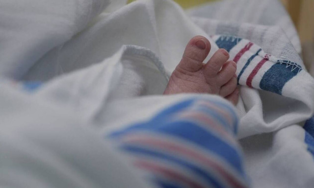 Πάτρα: Σε κρίσιμη κατάσταση το βρέφος με κορονοϊό - Το αεροβάπτισαν