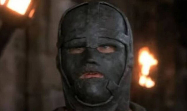 Ο άνθρωπος με το «σιδηρούν προσωπείον» υπήρξε, αλλά η μάσκα ήταν… βελούδινη!