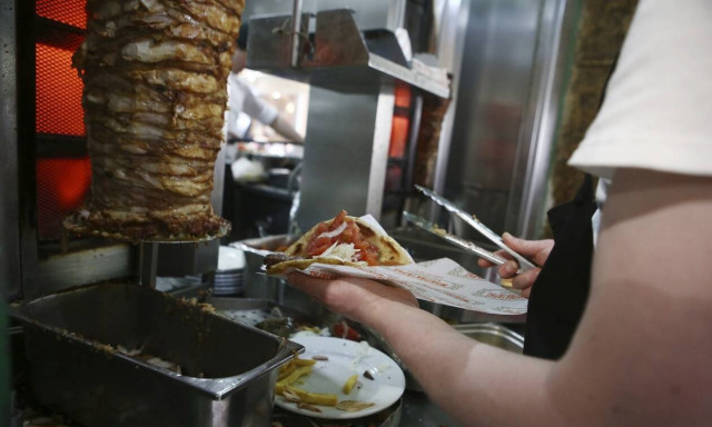 Βόλος: Σουβλατζίδικο δίνει δώρο rapid test με παραγγελία άνω των 20 ευρώ