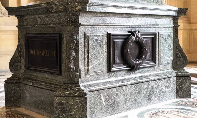 Από μια ιπτάμενη αγελάδα σε ένα αποκεφαλισμένο φίδι: Αυτοί είναι οι πιο ατυχείς θάνατοι στην ιστορία