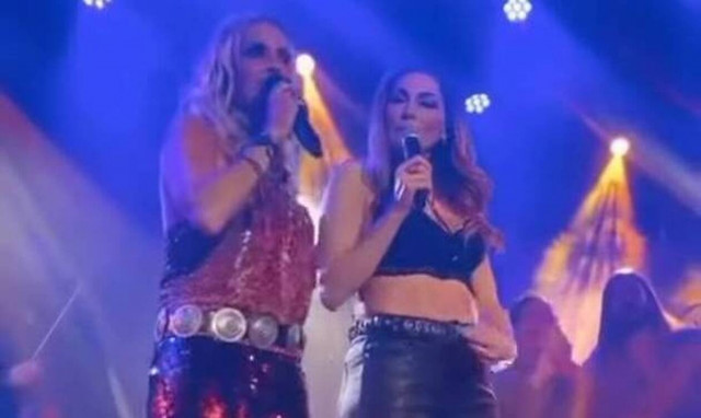 Άννα Βίσση – Δέσποινα Βανδή: Τα φιλιά στο στόμα συνεχίζονται (photo)