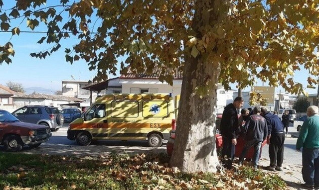 Λάρισα: Τροχαίο ατύχημα με έναν τραυματία (pics)