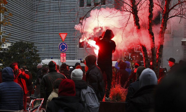 Κορονοϊός - Βρυξέλλες: Χάος στους δρόμους - Άγρια επεισόδια στη διαδήλωση κατά των μέτρων