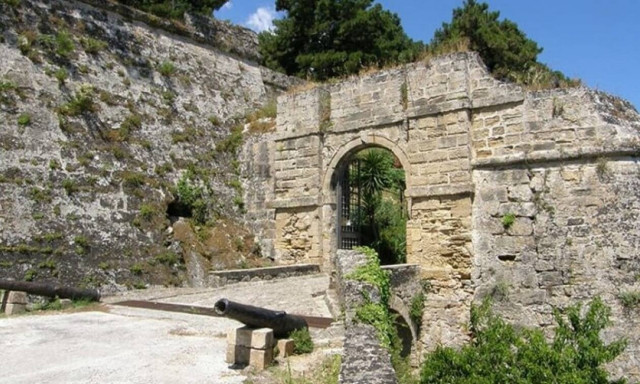 Ζάκυνθος: Το ενετικό κάστρο περιμένει την αναγέννησή του