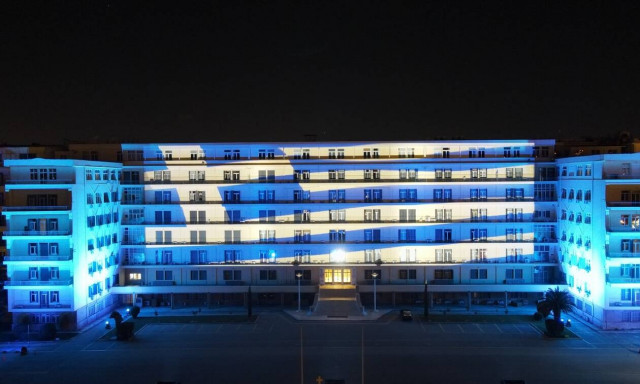 Ημέρα Ενόπλων Δυνάμεων: Το ΥΠΕΘΑ «ντύθηκε» με την ελληνική σημαία