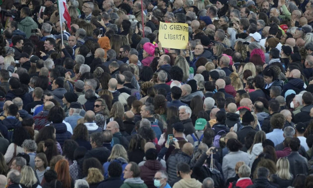 Χιλιάδες Ευρωπαίοι στους δρόμους κατά των νέων μέτρων - Η επιστροφή των lockdown προκαλεί οργή