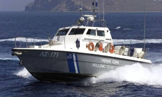 Συναγερμός στην Κέρκυρα: Σκάφος με μετανάστες πλέει ανοικτά της παραλίας του Αγ. Γεωργίου