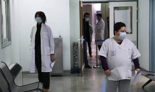 Κορονοϊός: «Ασφυξία» στα νοσοκομεία- Οι καταγγελίες ασθενών στο Newsbomb.gr και οι εκκλήσεις γιατρών