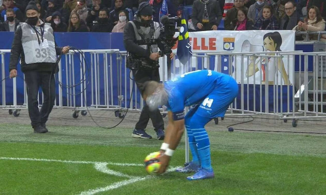 Γαλλία: Ο Παγιέ δέχθηκε μπουκάλι στο κεφάλι στο Λιόν – Μαρσέιγ - Οριστική διακοπή στο ντέρμπι