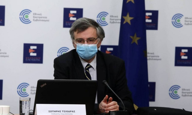 Κορονοϊός - Δυσοίωνη πρόβλεψη Τσιόδρα: Ακόμα και 800 διασωληνωμένοι μέχρι 13 Δεκεμβρίου