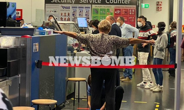 Κορονοϊός: Πανικός στην Αυστρία - Εγκαταλείπουν άρον άρον τη χώρα οι τουρίστες (pics)