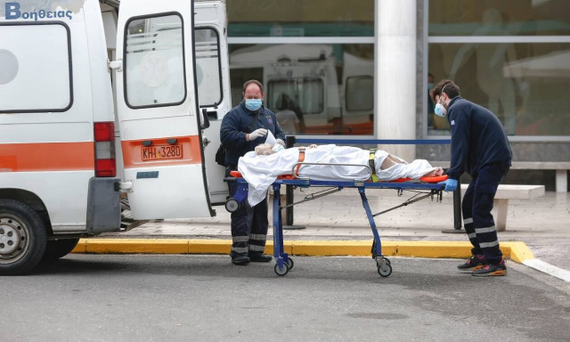 ΑΧΕΠΑ: 10 διασωληνωμένοι ασθενείς εκτός ΜΕΘ - Τι καταγγέλλει η ΠΟΕΔΗΝ