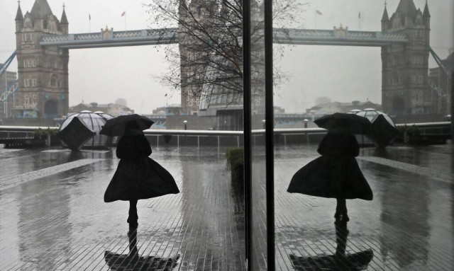 Κορονοϊός στη Βρετανία: 61 θάνατοι και 40.004 κρούσματα σε 24 ώρες