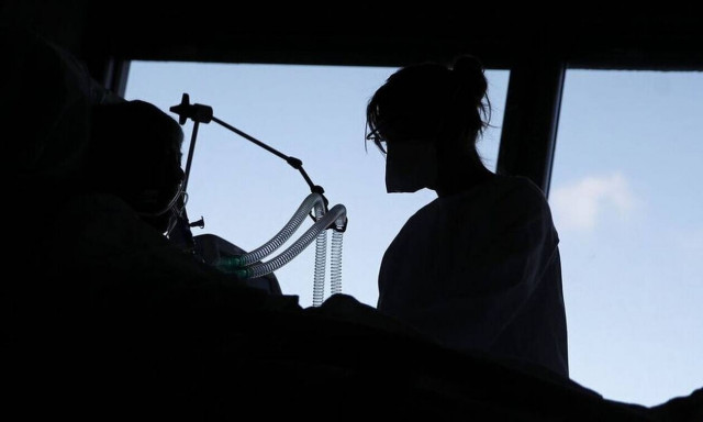 Κορονοϊός: Νεκρός 28χρονος στις Σέρρες - Στη ΜΕΘ νοσηλεύεται ο πατέρας του