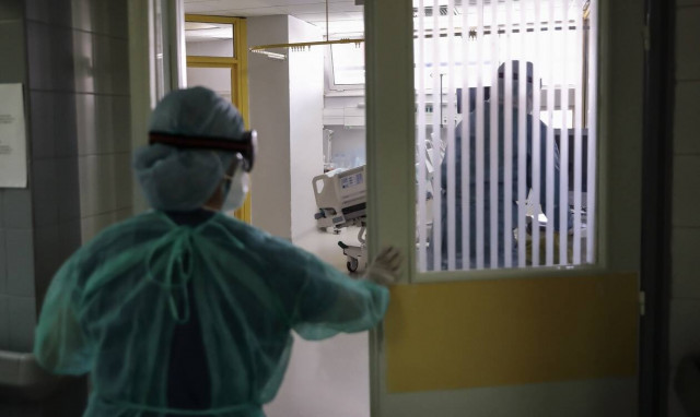 Κρούσματα σήμερα: «Μαύρη» πρόβλεψη για 800 διασωληνωμένους στα μέσα Δεκεμβρίου