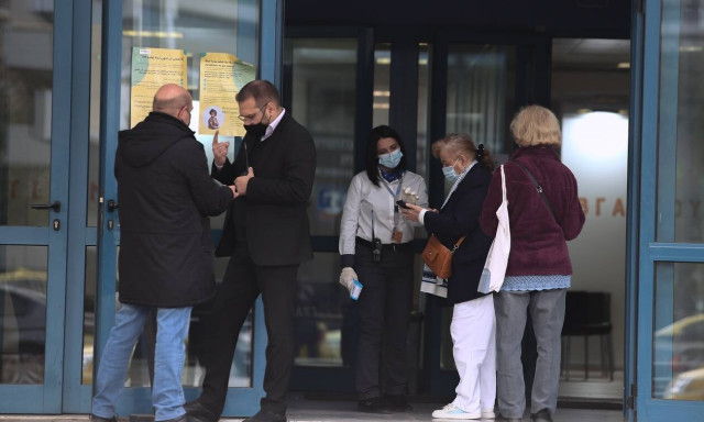 Εμβολιασμός: 500.000 πολίτες έκλεισαν ραντεβού πρώτης δόσης σε ένα μήνα - 25.000 τη Δευτέρα