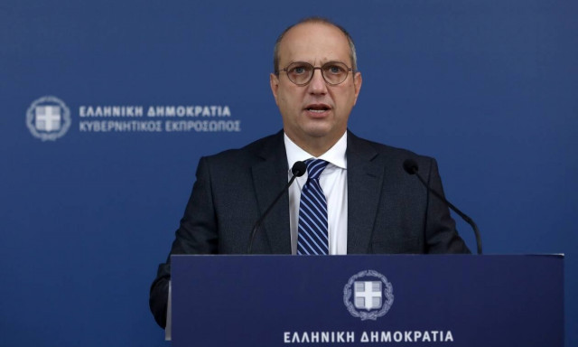 Γιάννης Οικονόμου στην ενημέρωση των πολιτικών συντακτών