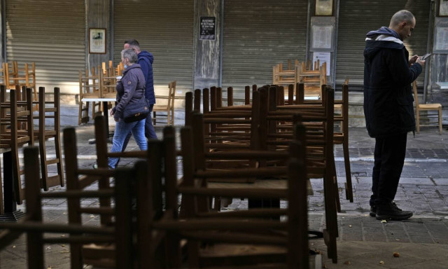 Κρούσματα σήμερα: 8.100  νέα - 91 θάνατοι και 597 διασωληνωμένοι