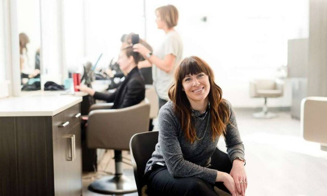 Όλα όσα κάνεις και εκνευρίζεις τον κομμωτή σου (αλλά δεν θα στα πει ποτέ)