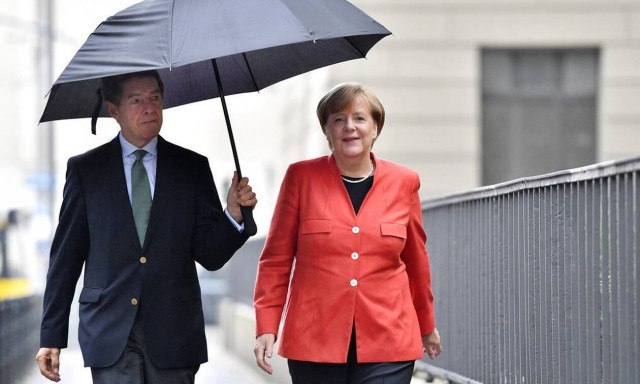 Γερμανία: «Κατσάδα» από τον σύζυγό της Μέρκελ σε όσους δεν έχουν εμβολιαστεί - Είστε τεμπέληδες