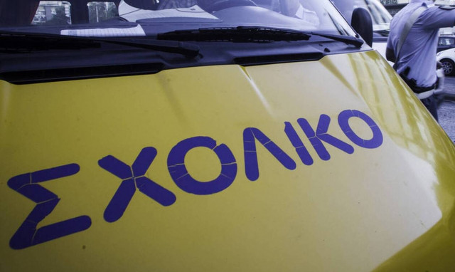 Τροχαίο στη Θεσσαλονίκη: Τζιπ έπεσε πάνω σε σχολικό λεωφορείο - Στο νοσοκομείο επτά παιδάκια