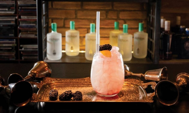 Greek joy: Τα ελληνικά και αρωματικά cocktails με μαστίχα που θα ετοιμάσουμε πανεύκολα στο σπίτι