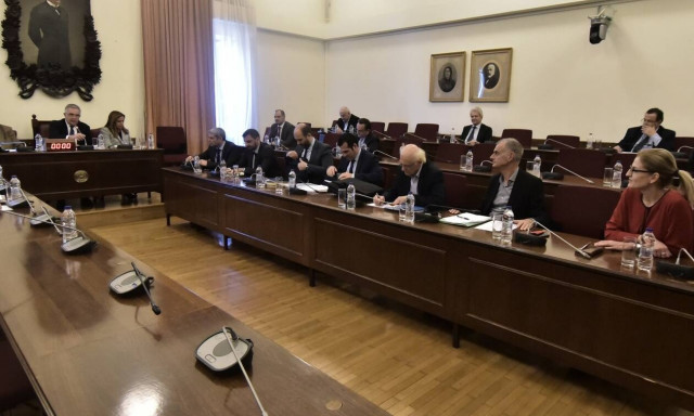 Εξεταστική για κονδύλια στα κανάλια: Καναλάρχες και υπουργοί στις λίστες μαρτύρων