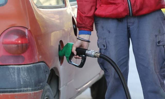 Καύσιμα: «Παράνομα» τα 5 στα 100 πρατήρια – Γιατί μπορεί να είναι παγίδα η χαμηλή τιμή