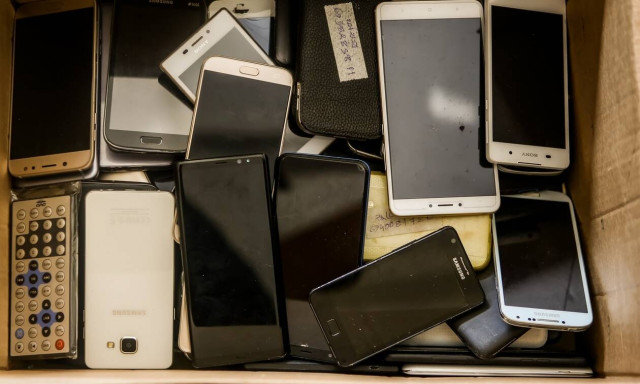 Απάτες με φθηνά i-phone και playstation στο Facebook - Οι fake αγγελίες που αποκάλυψε η ΕΛΑΣ