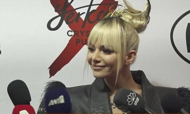 MadWalk 2021: «Λύγισε» η Ζοζεφίν για τον Mad Clip (video)