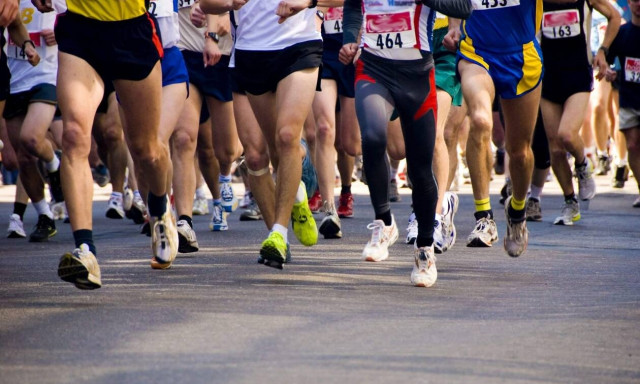 Χρειάζεσαι μόνο δέκα λεπτά με αυτή την άσκηση για πόδια μαραθωνοδρόμου