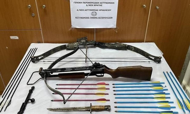 Ηράκλειο: Έκρυβε το τόξο και τα βέλη στην επιχείρησή του