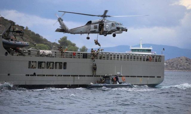 Διοίκηση Ειδικού Πολέμου: Ανακατάληψη διυλιστηρίου και νηοψία σε πλοίο - Εντυπωσίασαν οι κομάντο