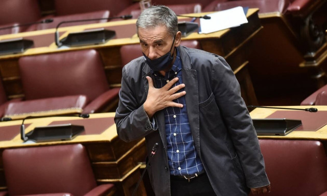 Τσακαλώτος: Δεν μπορείτε να ενσωματώσετε λαϊκά και μεσαία στρώματα σε τέτοιους προϋπολογισμούς