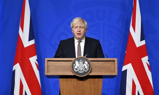 Ο Μπόρις Τζόνσον ζητά από τη Γαλλία να παίρνει πίσω τους μετανάστες που διασχίζουν τη Μάγχη